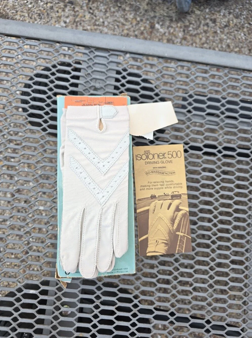 Aris Isotoner White Driving Gloves with Perforated X-Stitch